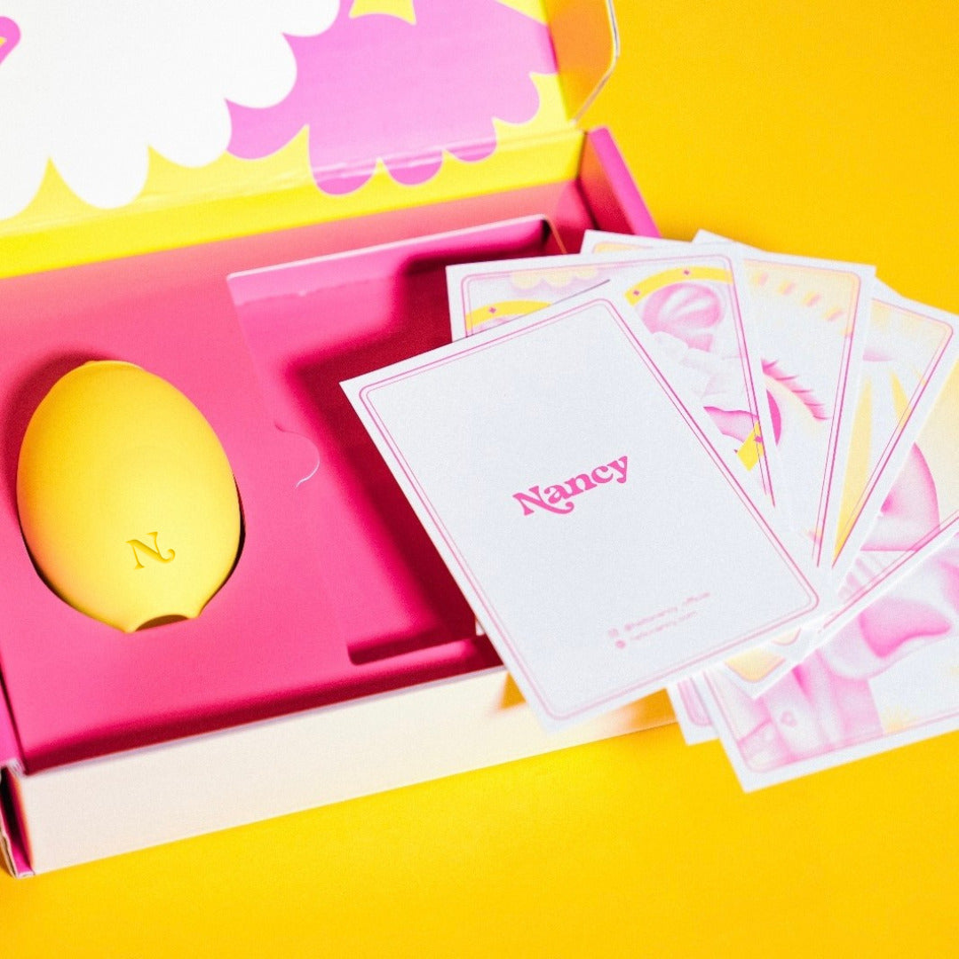 Lemon sucker with travel pouch